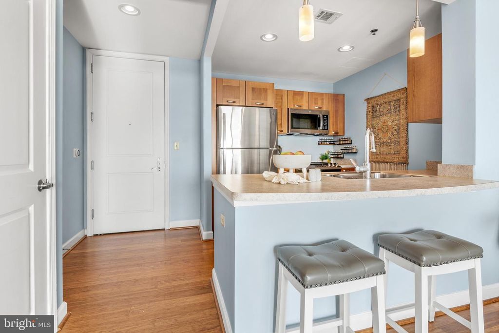 Image 4 of property listing at 5750 BOU AVE #1004, Rockville, MD 20852