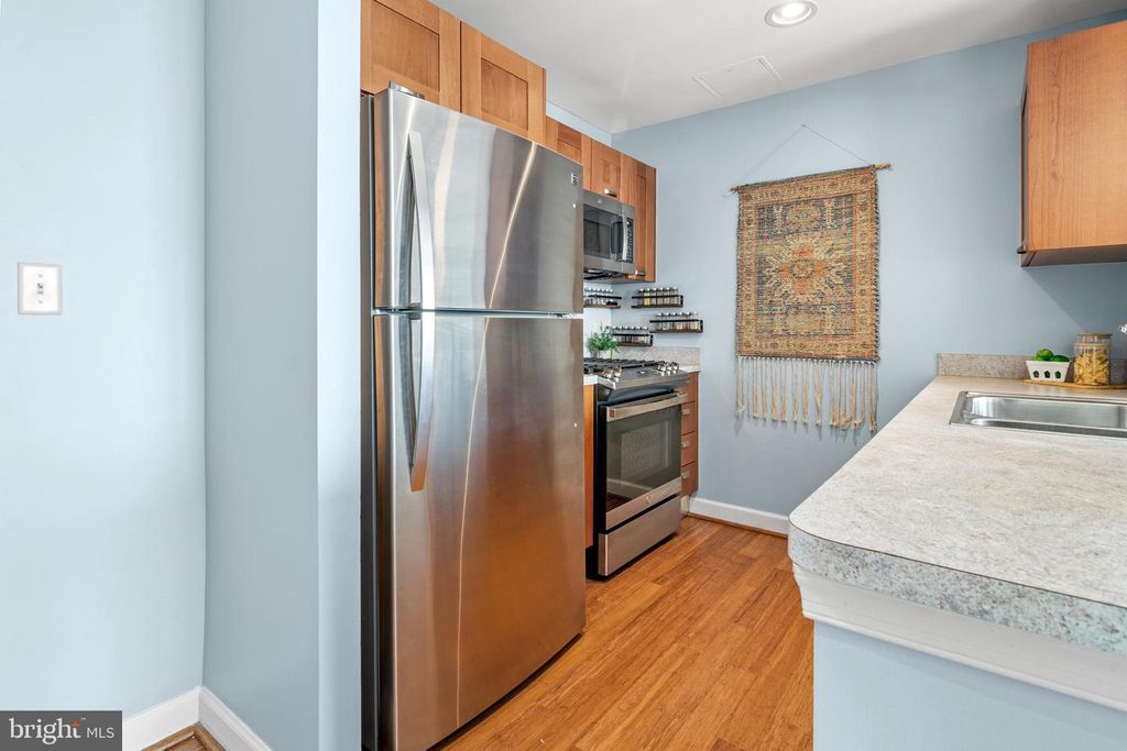 Image 5 of property listing at 5750 BOU AVE #1004, Rockville, MD 20852