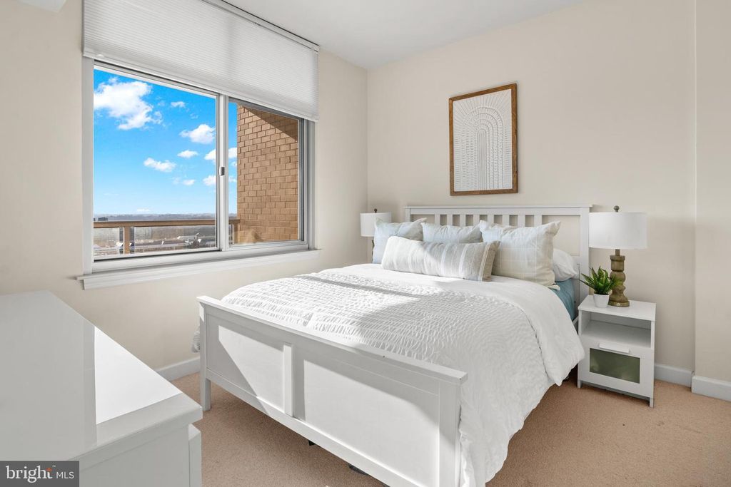 Image 7 of property listing at 5750 BOU AVE #1004, Rockville, MD 20852