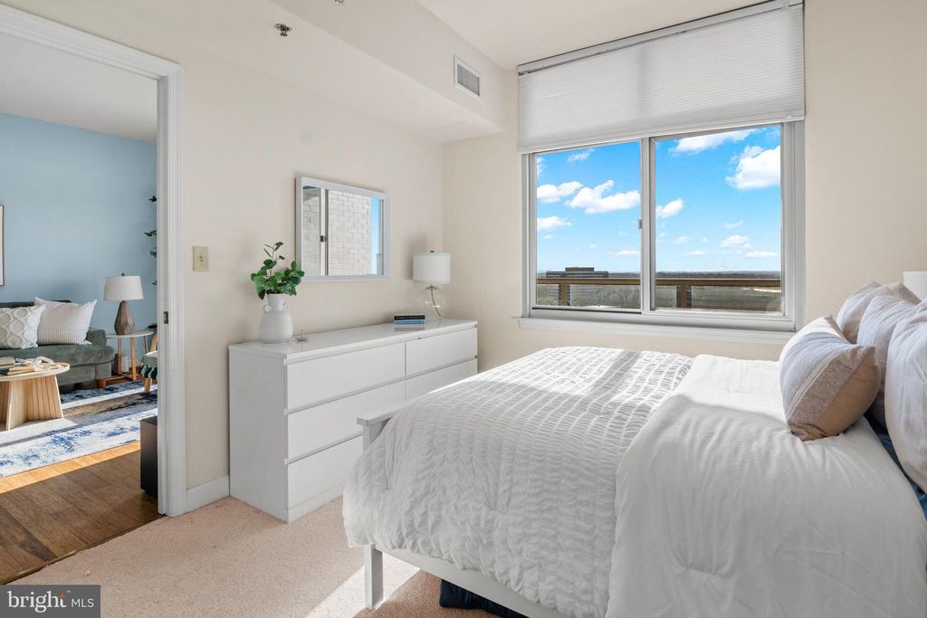 Image 8 of property listing at 5750 BOU AVE #1004, Rockville, MD 20852