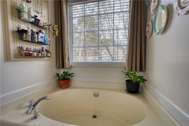 1248 Rockview Court, Loganville, GA 30052