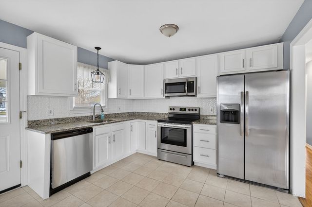 25 Morton Street, Fairhaven, MA 02719