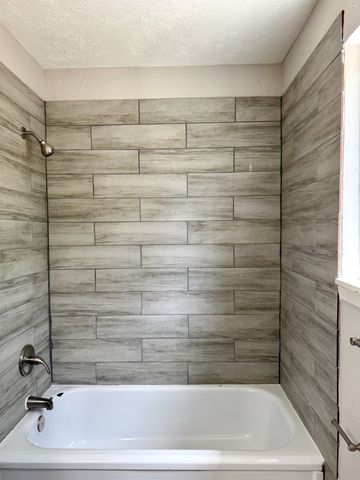 3912 Shawnee Trail, Lake Worth, TX 76135