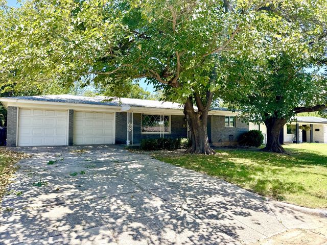 3912 Shawnee Trail, Lake Worth, TX 76135