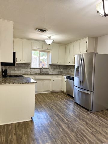 3912 Shawnee Trail, Lake Worth, TX 76135