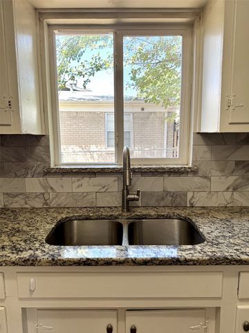 3912 Shawnee Trail, Lake Worth, TX 76135