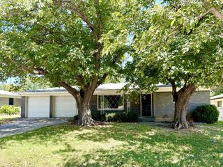 3912 Shawnee Trail, Lake Worth, TX 76135