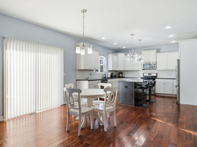 20913 Lakewoods Lane, Shorewood, IL 60404