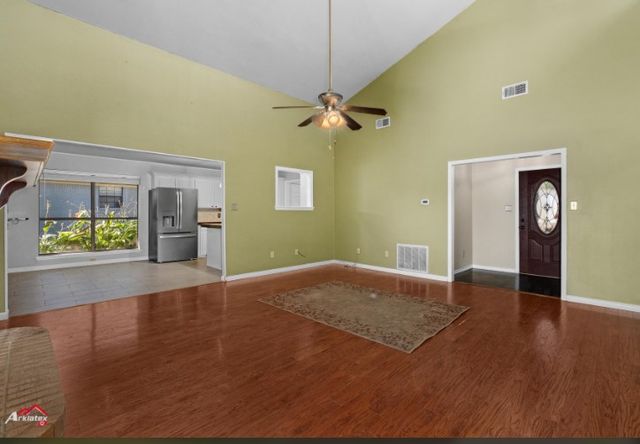 107 S Parkridge Drive, Benton, LA 71006