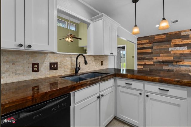 107 S Parkridge Drive, Benton, LA 71006