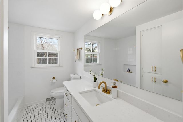 8322 Limerick St, Wichita, KS 67206