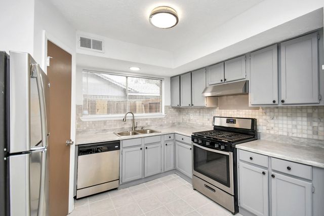 1111 W Brompton Drive, Pearland, TX 77584