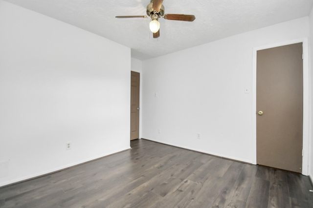 1111 W Brompton Drive, Pearland, TX 77584