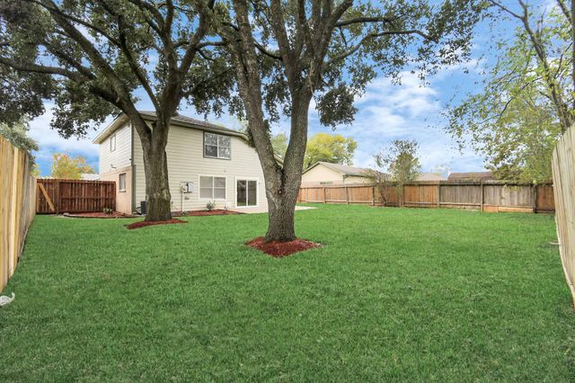 1111 W Brompton Drive, Pearland, TX 77584