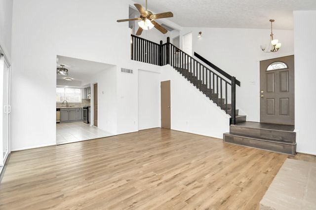 1111 W Brompton Drive, Pearland, TX 77584