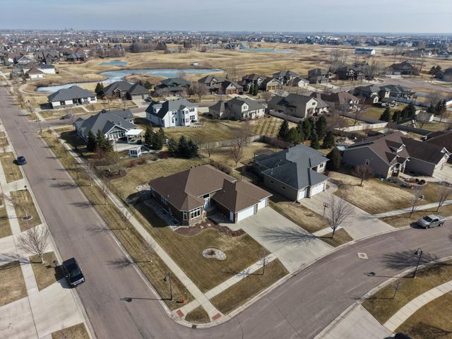4195 Furnberg Place S, Fargo, ND 58104