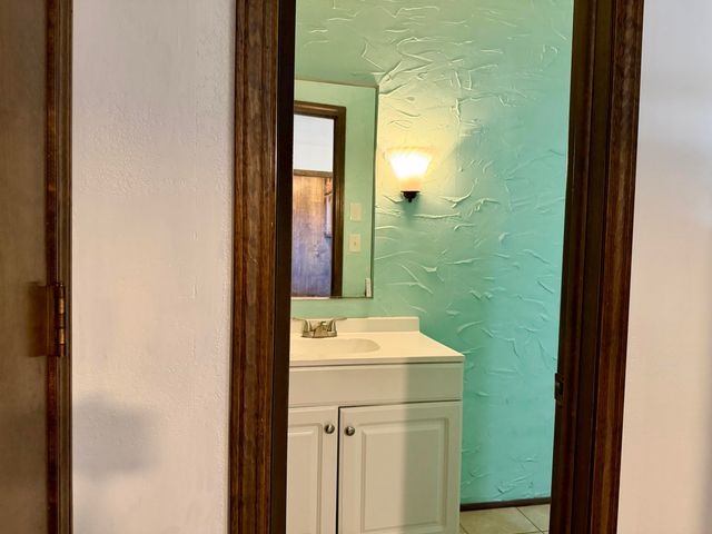 1018 S Lillian Avenue, Bolivar, MO 65613