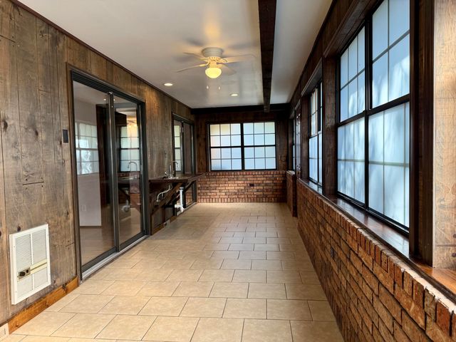 1018 S Lillian Avenue, Bolivar, MO 65613