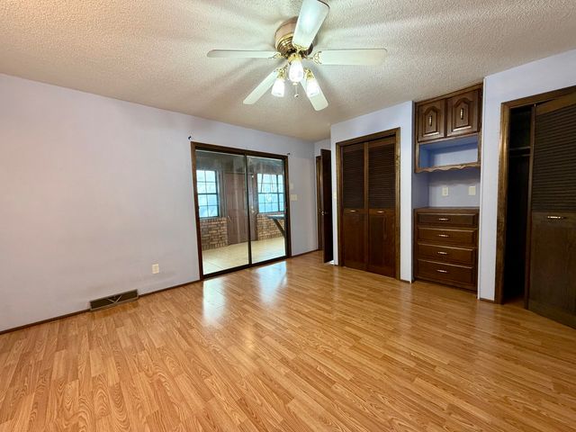 1018 S Lillian Avenue, Bolivar, MO 65613