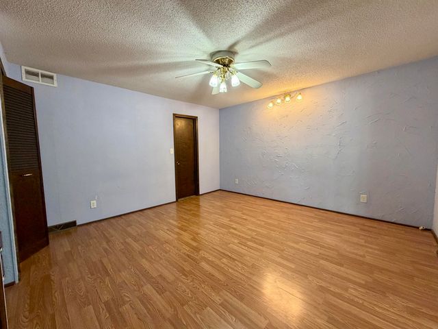 1018 S Lillian Avenue, Bolivar, MO 65613