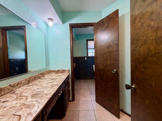 1018 S Lillian Avenue, Bolivar, MO 65613