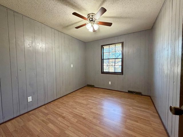 1018 S Lillian Avenue, Bolivar, MO 65613