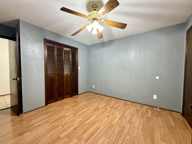 1018 S Lillian Avenue, Bolivar, MO 65613