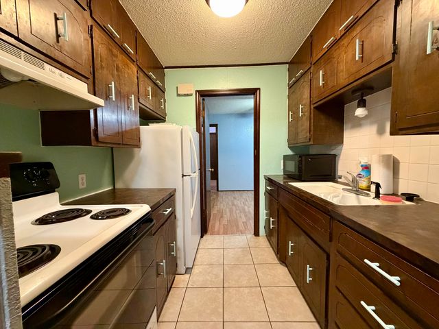 1018 S Lillian Avenue, Bolivar, MO 65613