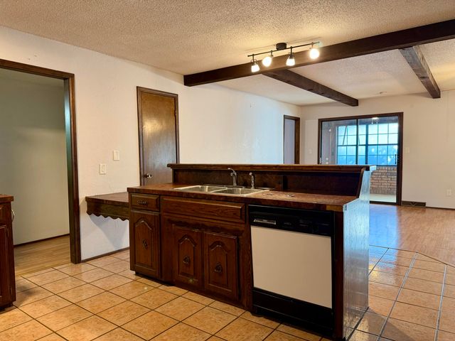 1018 S Lillian Avenue, Bolivar, MO 65613