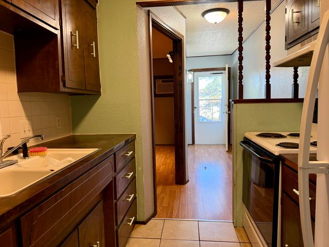 1018 S Lillian Avenue, Bolivar, MO 65613