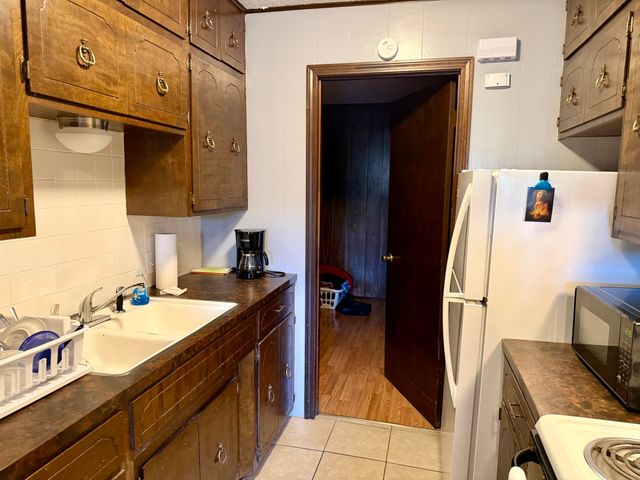 1018 S Lillian Avenue, Bolivar, MO 65613