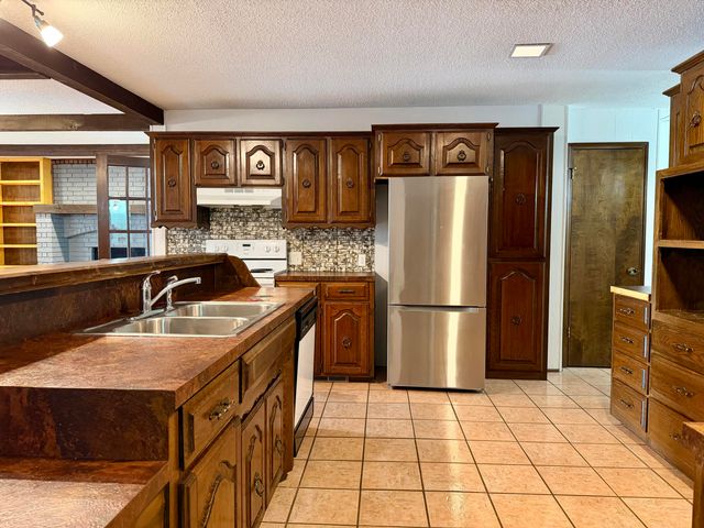 1018 S Lillian Avenue, Bolivar, MO 65613