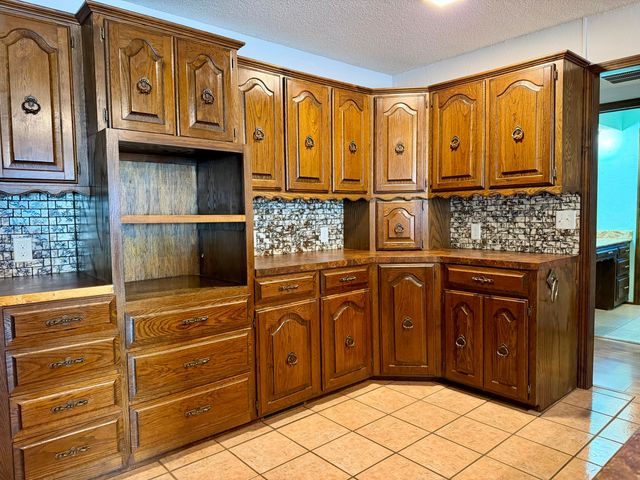 1018 S Lillian Avenue, Bolivar, MO 65613