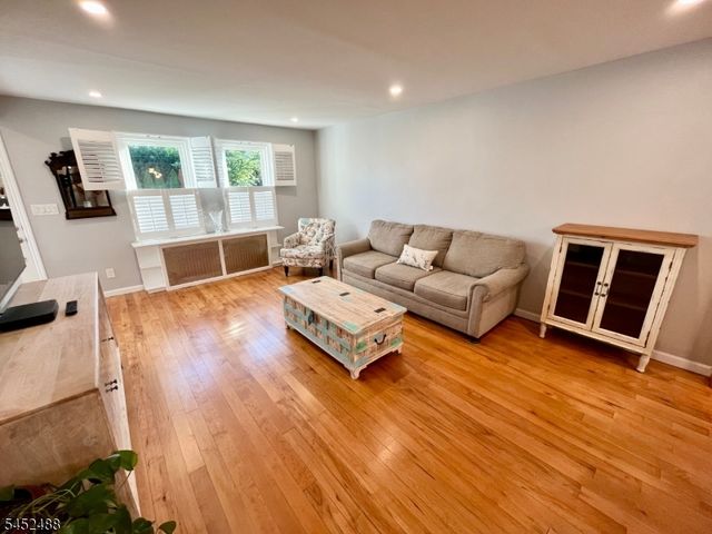 410 Lexington Ave, Cranford Twp., NJ 07016