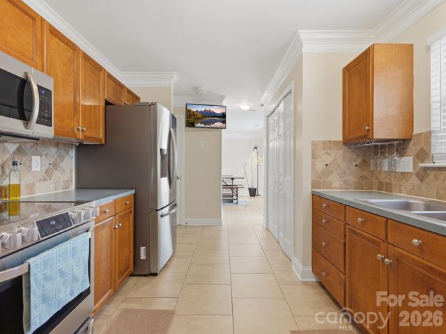 7313 Mapleridge Drive, Charlotte, NC 28210