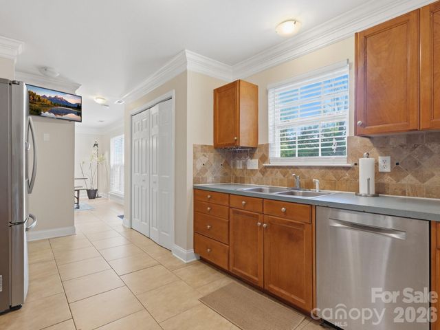7313 Mapleridge Drive, Charlotte, NC 28210