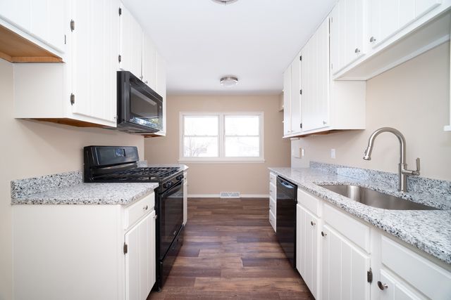 1424 Comanche Drive, Rockford, IL 61107