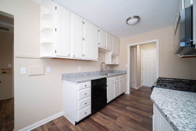 1424 Comanche Drive, Rockford, IL 61107