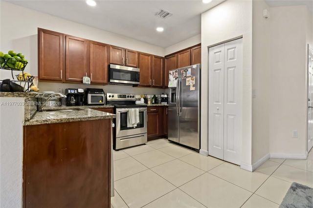 10268 NW 88th Ter, Doral, FL 33178