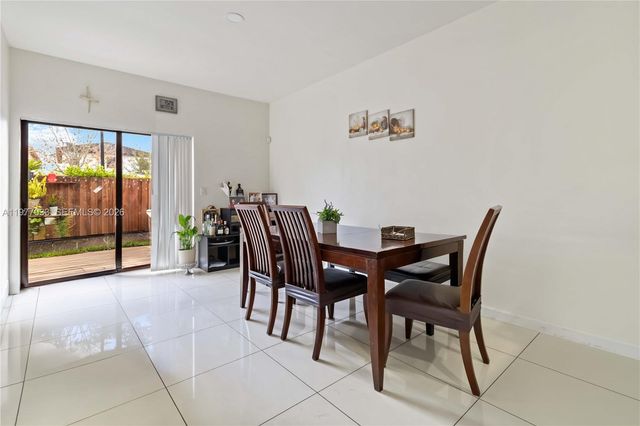 10268 NW 88th Ter, Doral, FL 33178