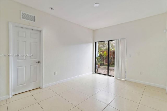 10268 NW 88th Ter, Doral, FL 33178