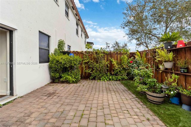 10268 NW 88th Ter, Doral, FL 33178