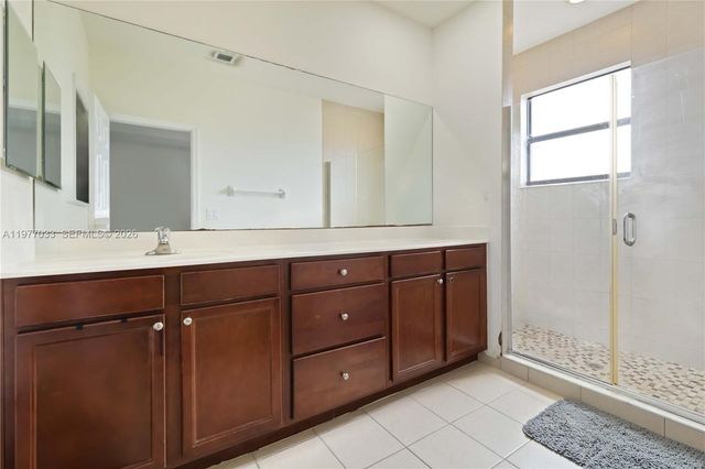 10268 NW 88th Ter, Doral, FL 33178