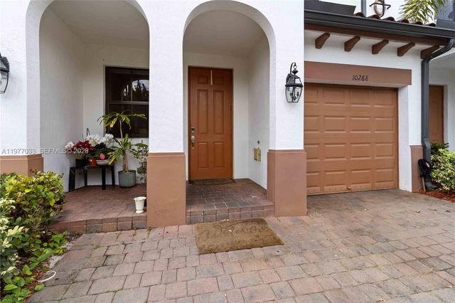 10268 NW 88th Ter, Doral, FL 33178