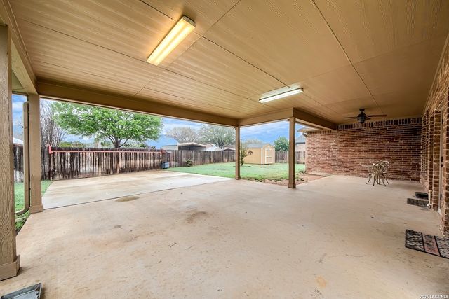 708 34th Street, Hondo, TX 78861