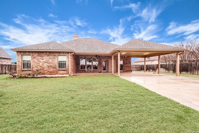 708 34th Street, Hondo, TX 78861