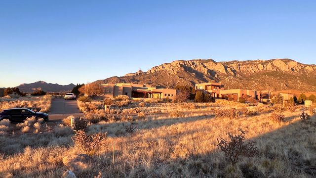 13700 Pino Ridge Place NE, Albuquerque, NM 87111