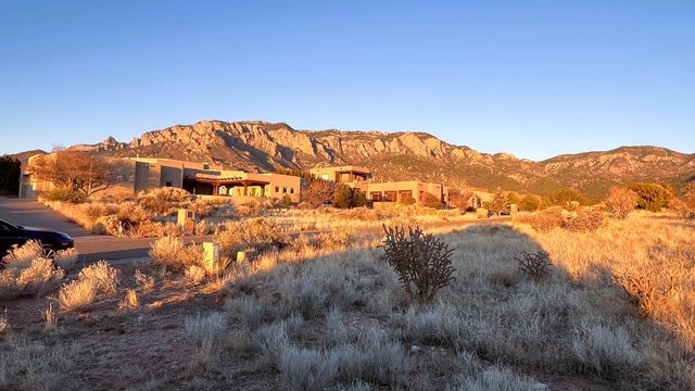 13700 Pino Ridge Place NE, Albuquerque, NM 87111