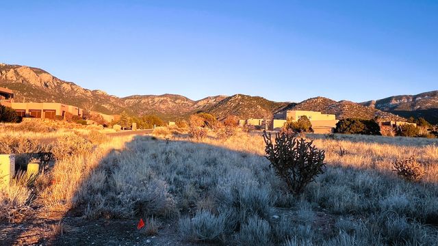 13700 Pino Ridge Place NE, Albuquerque, NM 87111