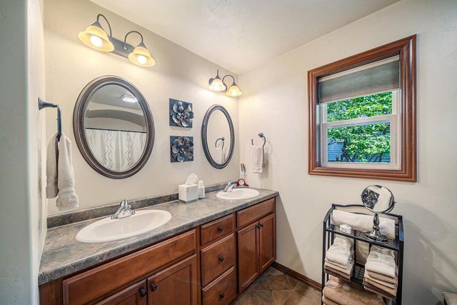 1790 GARNET COURT, Menasha, WI 54952